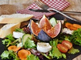 Marinated fig salad with Mozzarella