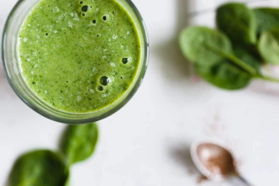 Feeding juice with chlorophyll and protein