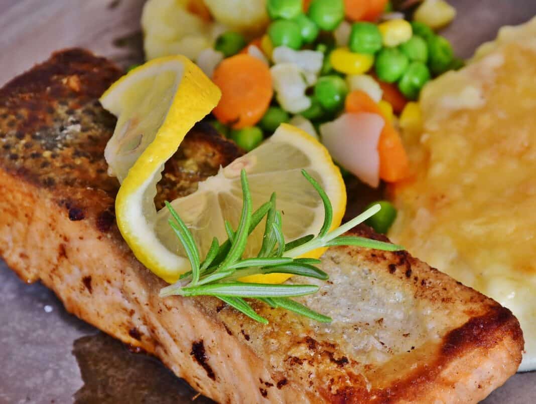 Salmon with vegetables
